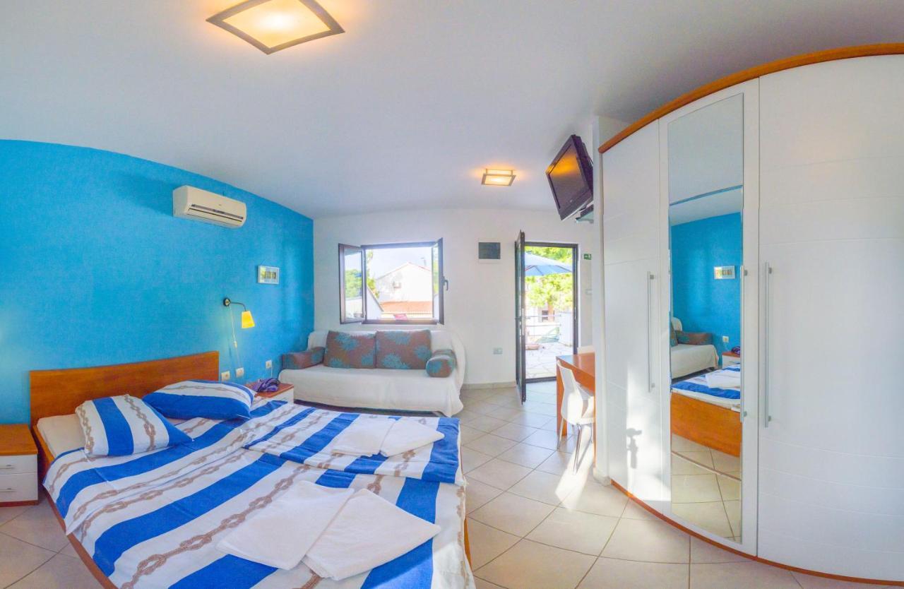 The Sea House Apartments Віс Екстер'єр фото