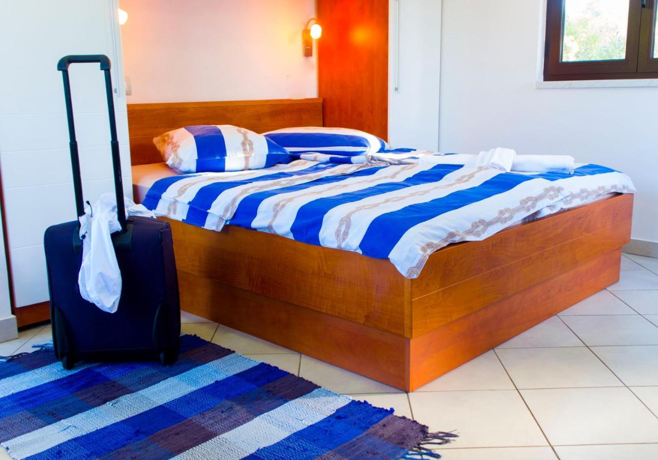 The Sea House Apartments Віс Екстер'єр фото